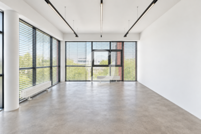 Lichtdurchflutete Gewerbefläche mit Terrasse in Stuttgart-Feuerbach - Büro (99372)
