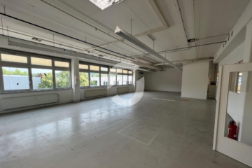 Großzügige Büroflächen in Frickenhausen - Lager (27) (74849)