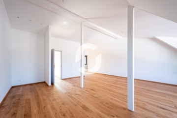 Stilvolle Stadtwohnung mit Panoramablick über Stuttgart - Wohn- und Schlafbereich (92733)