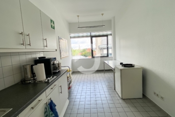 Großzügig geschnittene Büroflächen im Schillerhaus - Teeküche (86090)