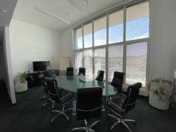 Büro: Top-Anbindung, Terrasse inklusive, sofort bezugsfertig! - Besprechungsraum (96072)