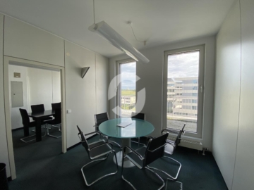 Büro: Top-Anbindung, Terrasse inklusive, sofort bezugsfertig! - Besprechungsraum (87053)