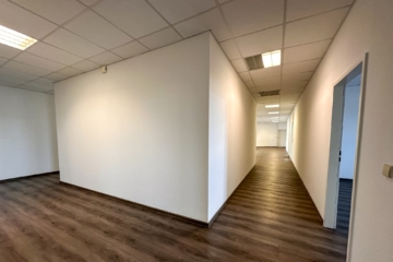 Vakante Bürofläche in Stuttgart Degerloch – 310 m² – 5 Stellplätze inklusive - Flur (89208)